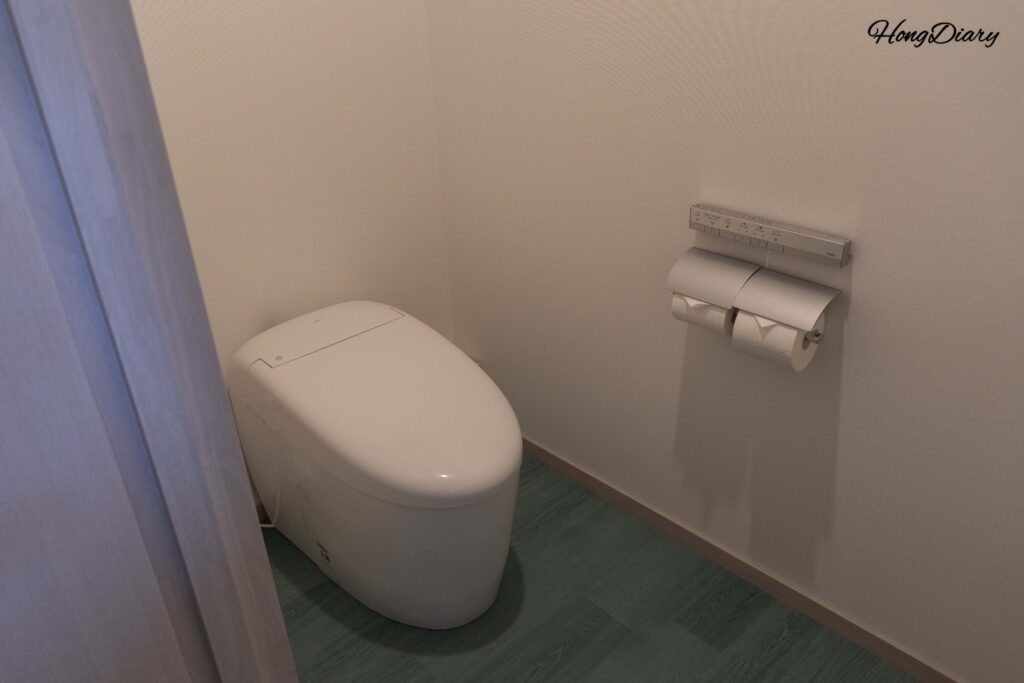 Inodoro separado con bidet integrado en la habitación de RISONARE Shimonoseki