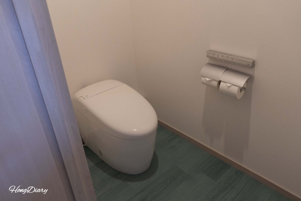 リゾナーレ下関の独立したトイレ個室（温水洗浄便座付き）