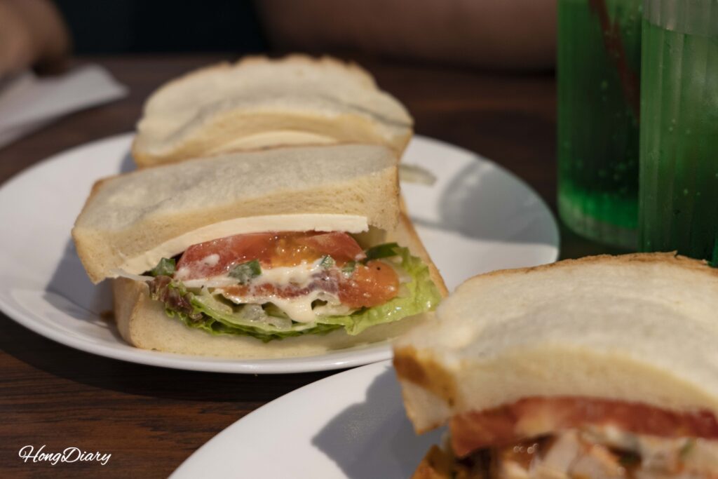 Sándwich de salmón ahumado y queso crema en Sandwich Factory OCM en Kokura, Kitakyushu